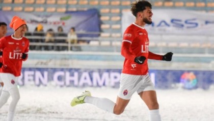 我拿200美元月薪来到-19度的蒙古踢球，如今在中国香港薪水翻10倍